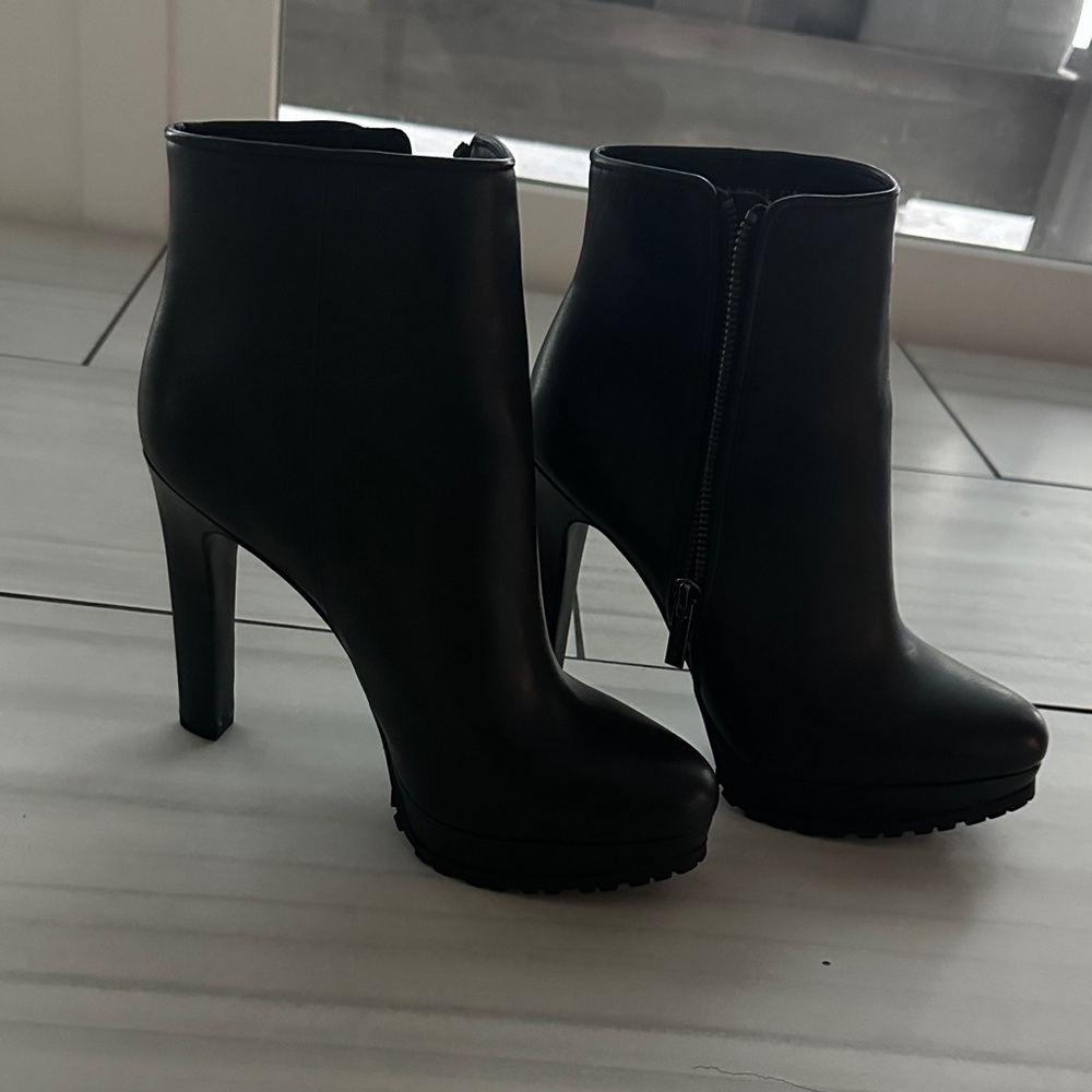Gianni Bini black boot heels